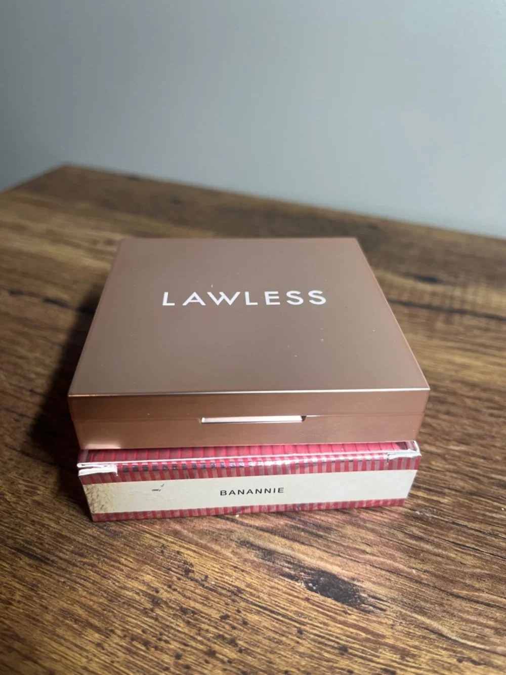 LAWLESS Brightening Pressed Setting Powder Compact - Banannie